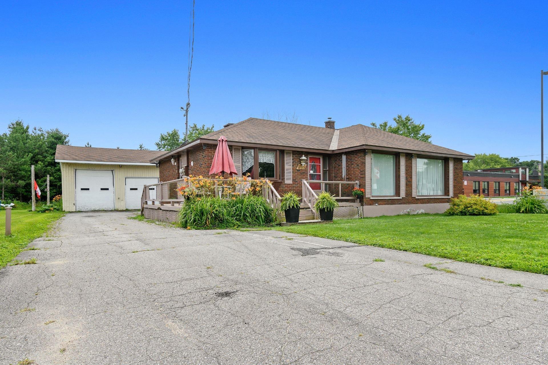 









886


Rue de Clarendon

,
Pontiac,




QC
J0X2G0

