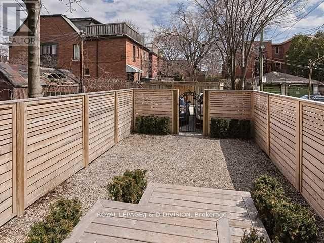 












MAIN - 9 SPENCER AVENUE

,
Toronto,




Ontario
M6K2J4

