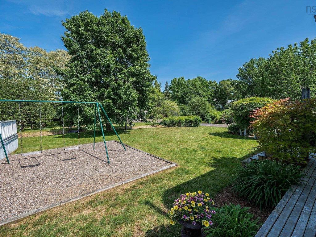 












8 Horsburgh Drive

,
Berwick,




NS
B0P 1E0

