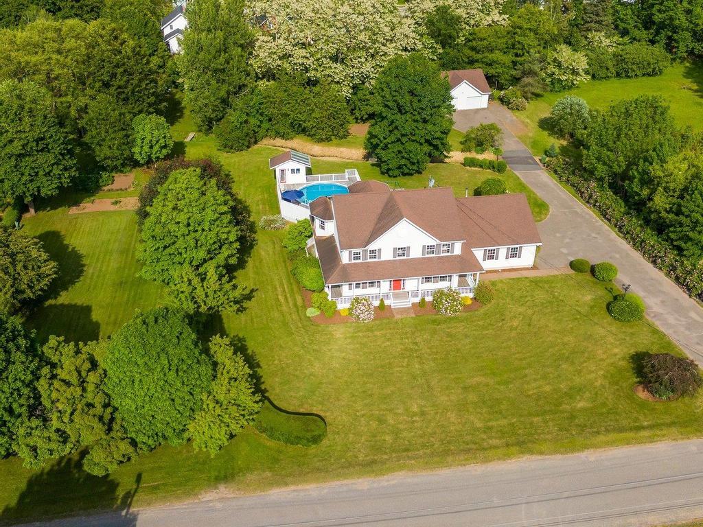 












8 Horsburgh Drive

,
Berwick,




NS
B0P 1E0

