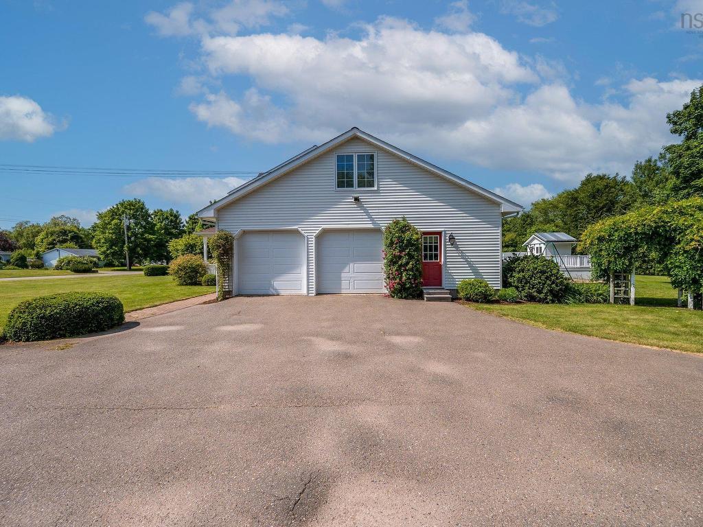 












8 Horsburgh Drive

,
Berwick,




NS
B0P 1E0

