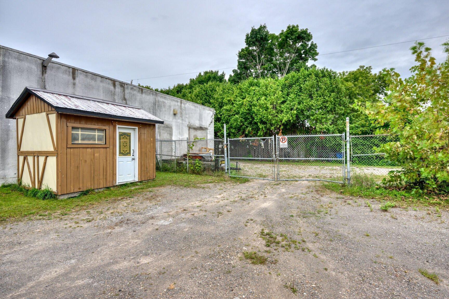 









109

 - 113


103e Avenue

,
Saint-Jérôme,




QC
J7Y1J2


