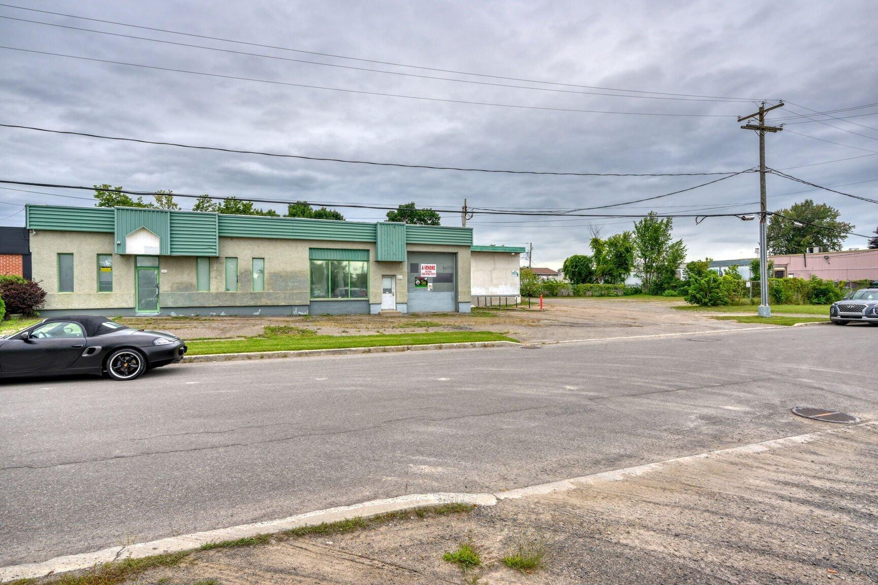 









109

 - 113


103e Avenue

,
Saint-Jérôme,




QC
J7Y1J2


