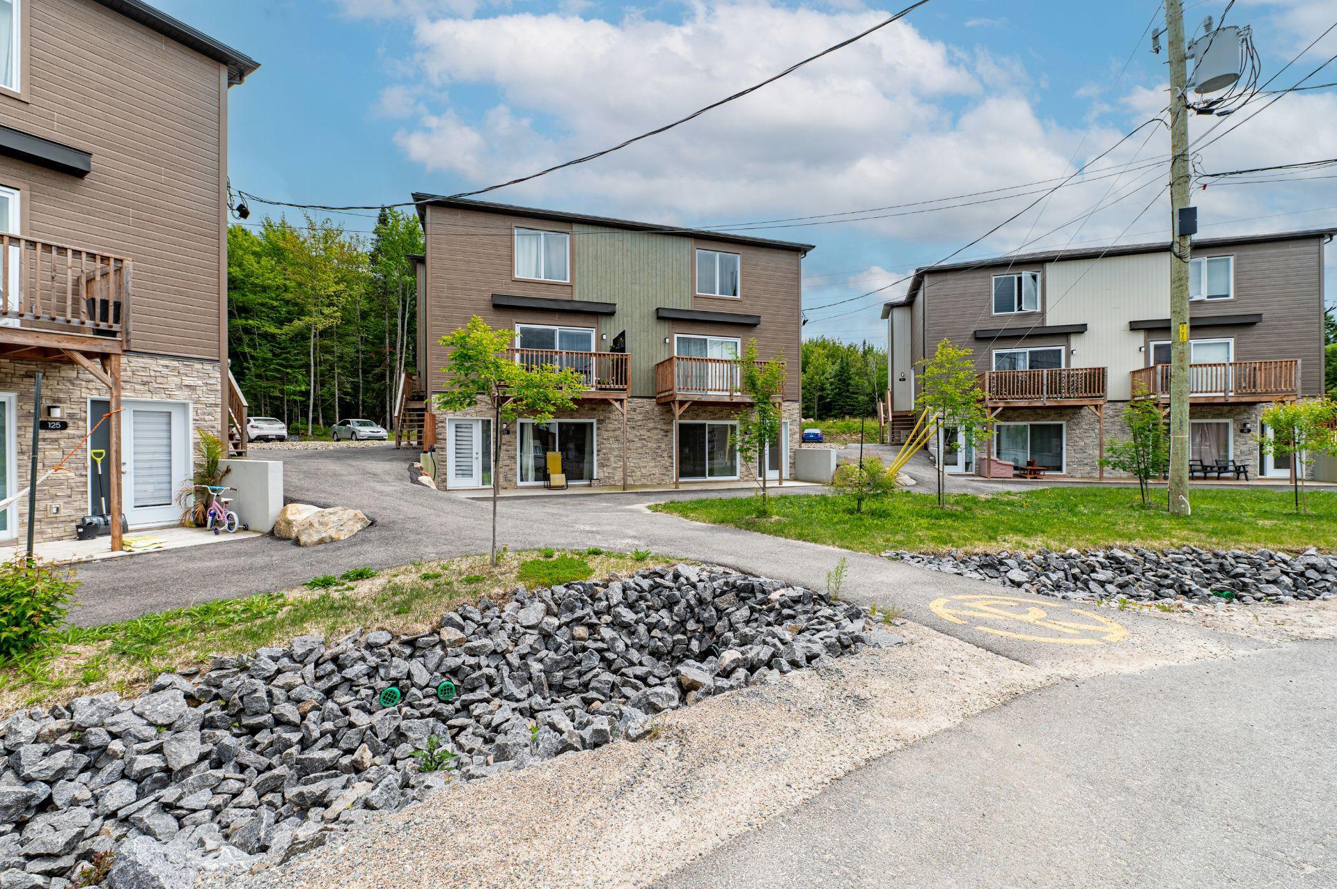 









124


Place de l'Harmonie

,
Mont-Blanc,




QC
J0T2G0

