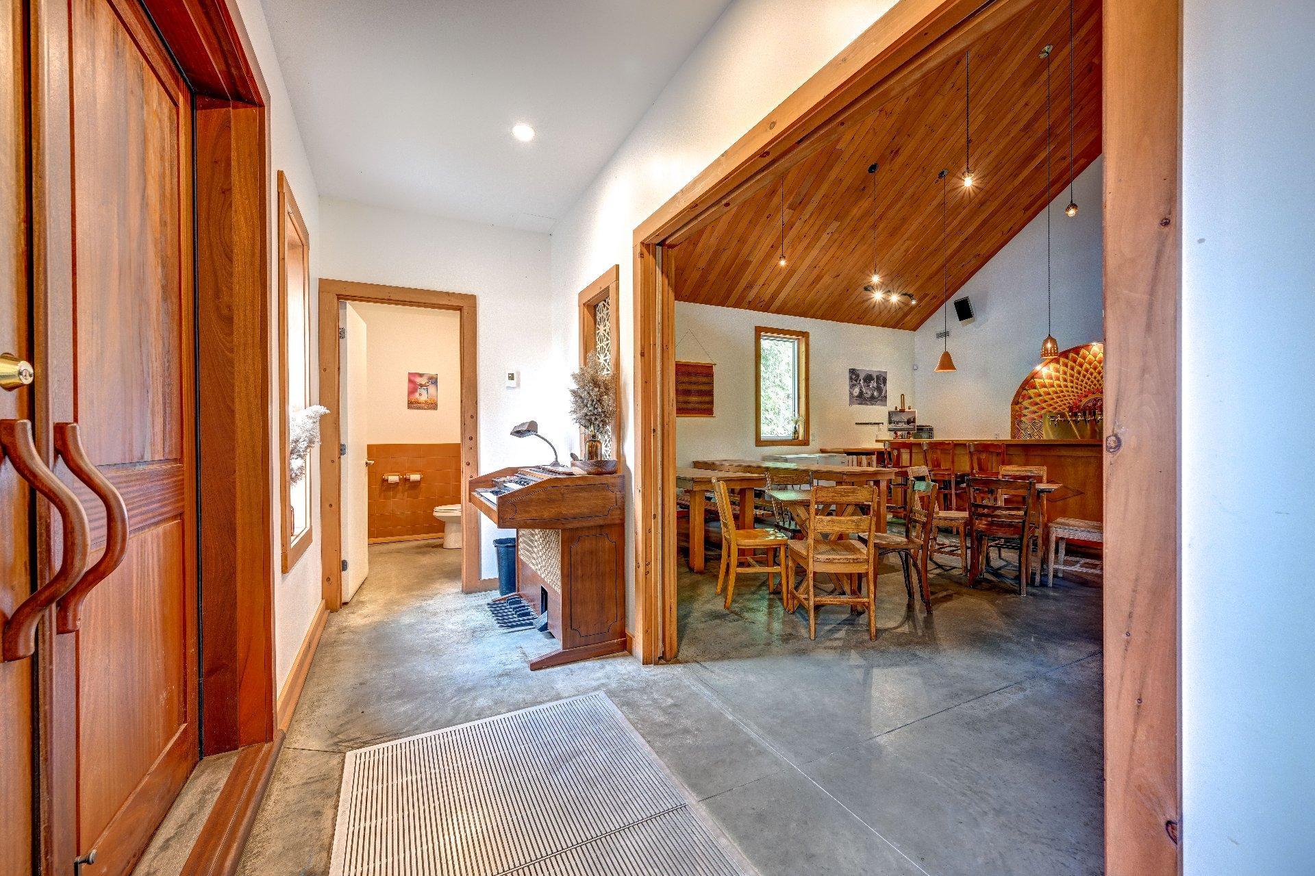 









1201Z


10e Avenue

,
Val-Morin,




QC
J0T2R0

