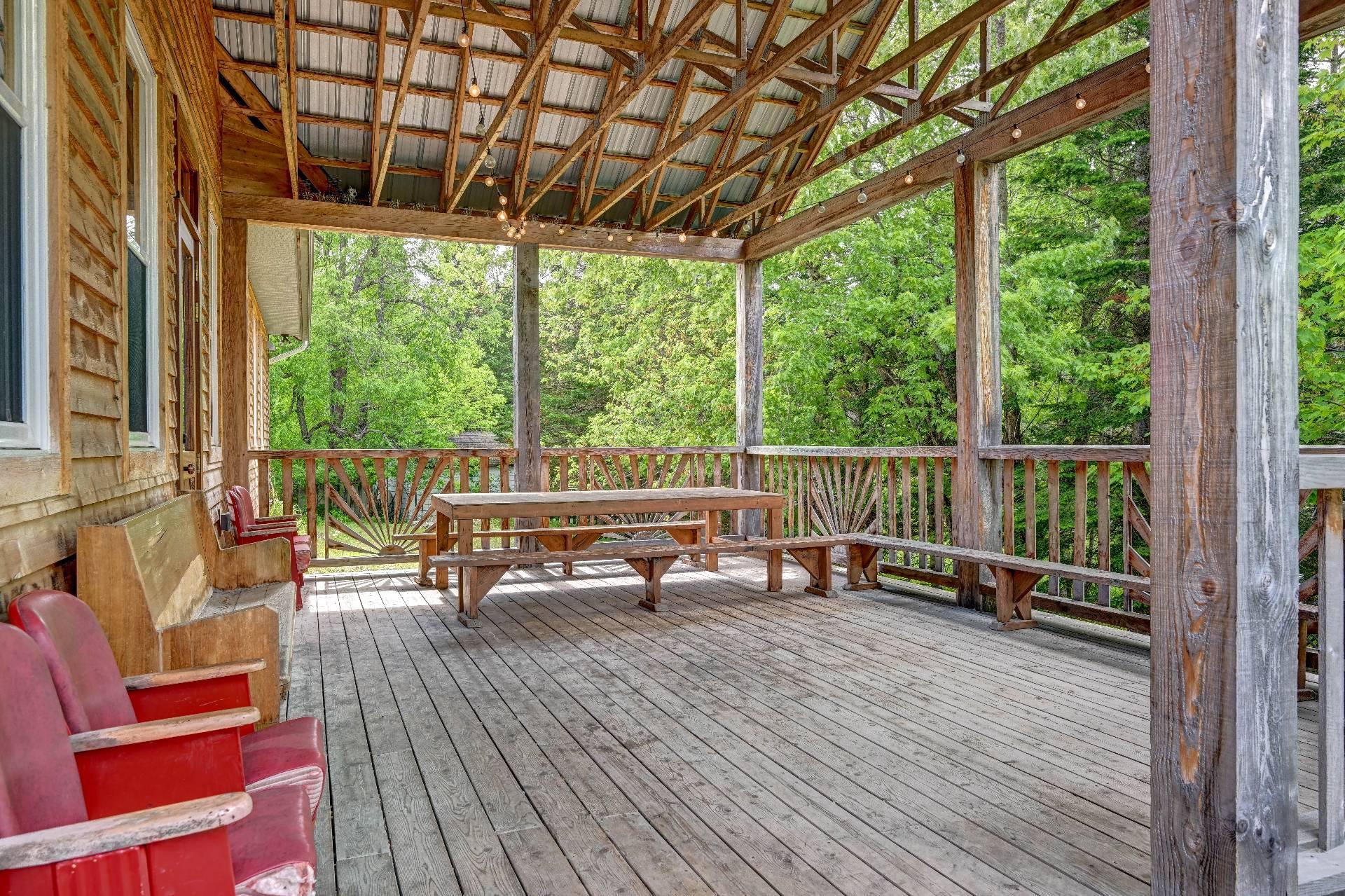 









1201Z


10e Avenue

,
Val-Morin,




QC
J0T2R0

