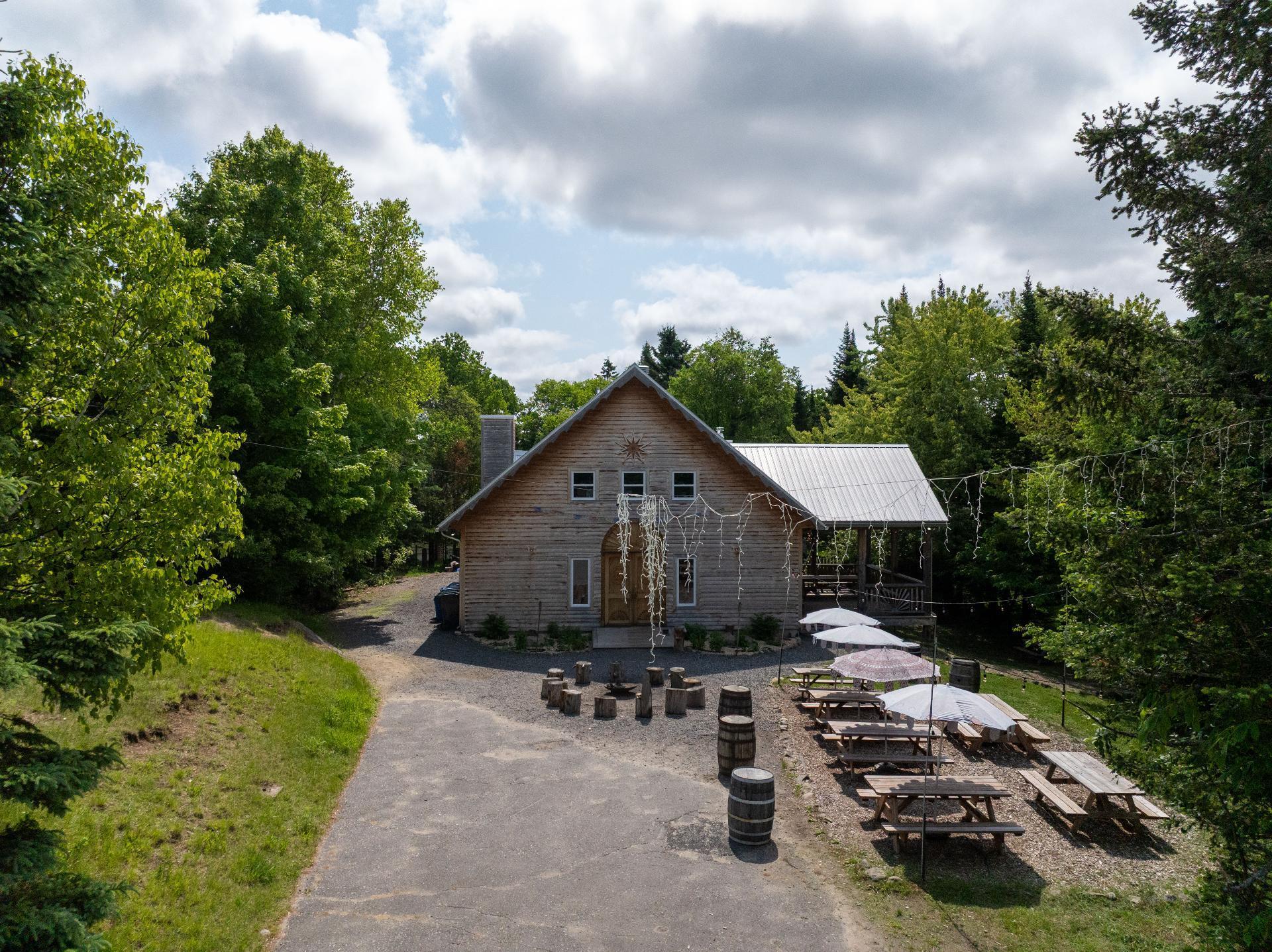 









1201Z


10e Avenue

,
Val-Morin,




QC
J0T2R0

