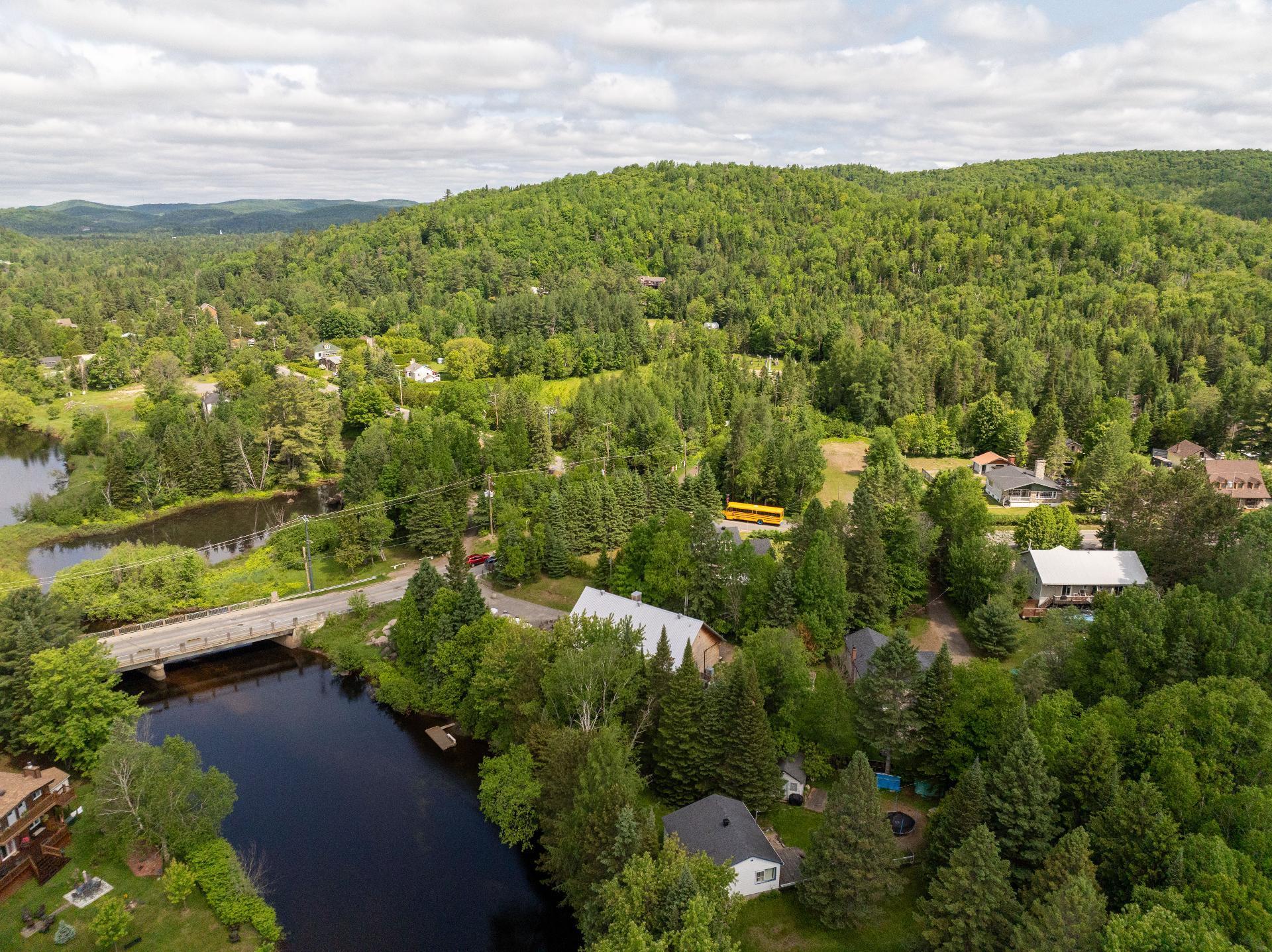 









1201Z


10e Avenue

,
Val-Morin,




QC
J0T2R0

