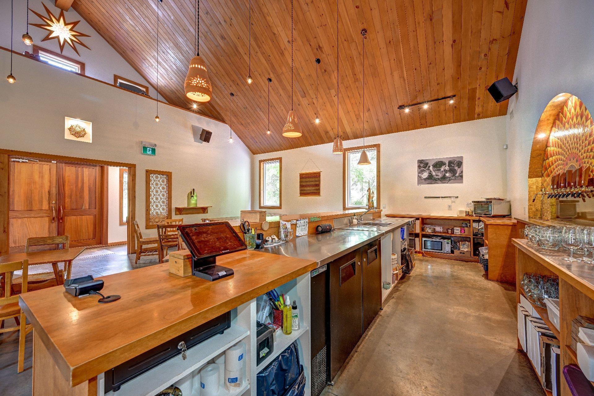 









1201Z


10e Avenue

,
Val-Morin,




QC
J0T2R0

