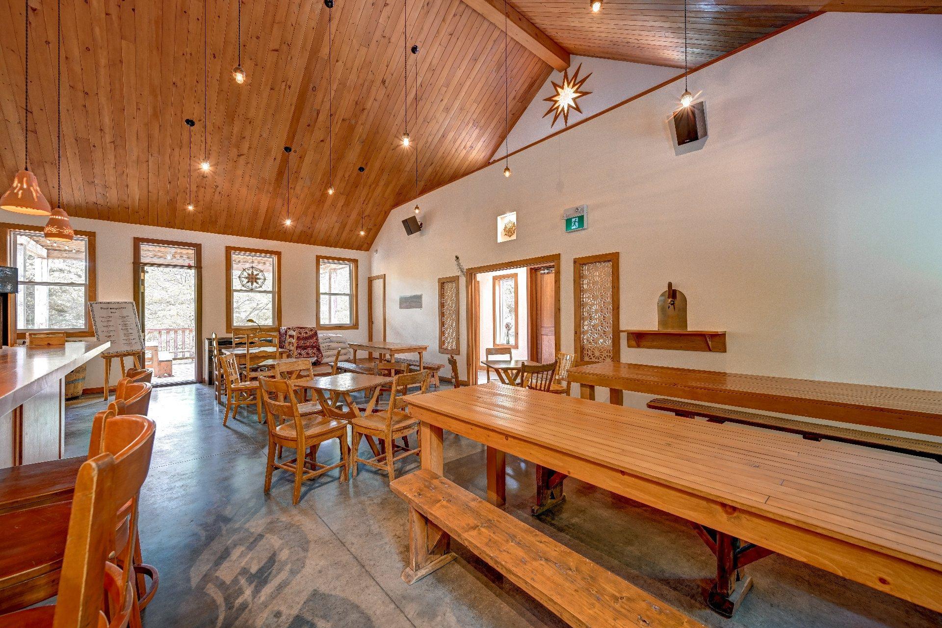 









1201Z


10e Avenue

,
Val-Morin,




QC
J0T2R0

