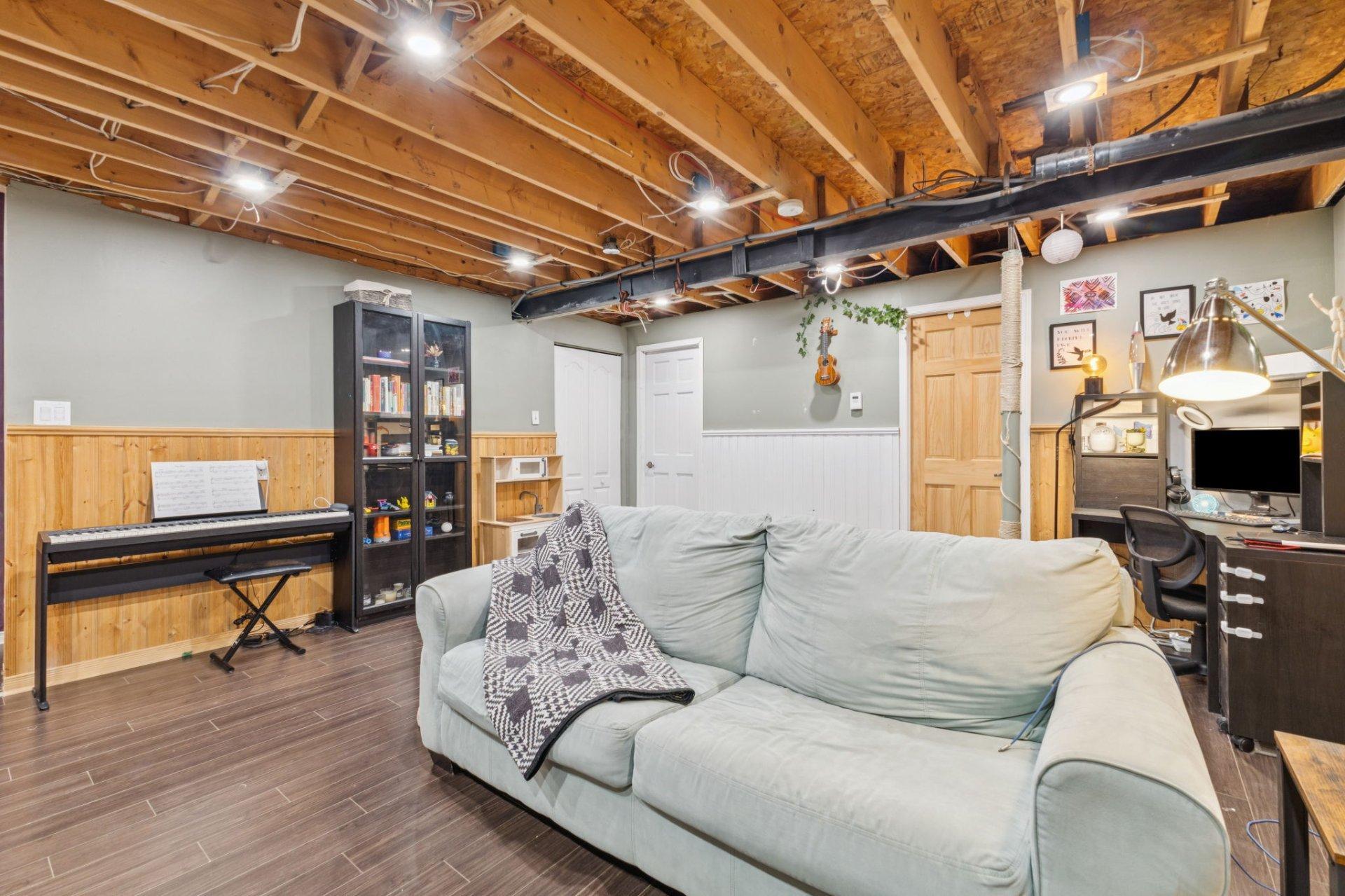 









31


Rue de la Mine

,
Gatineau (Gatineau),




QC
J8P7W1

