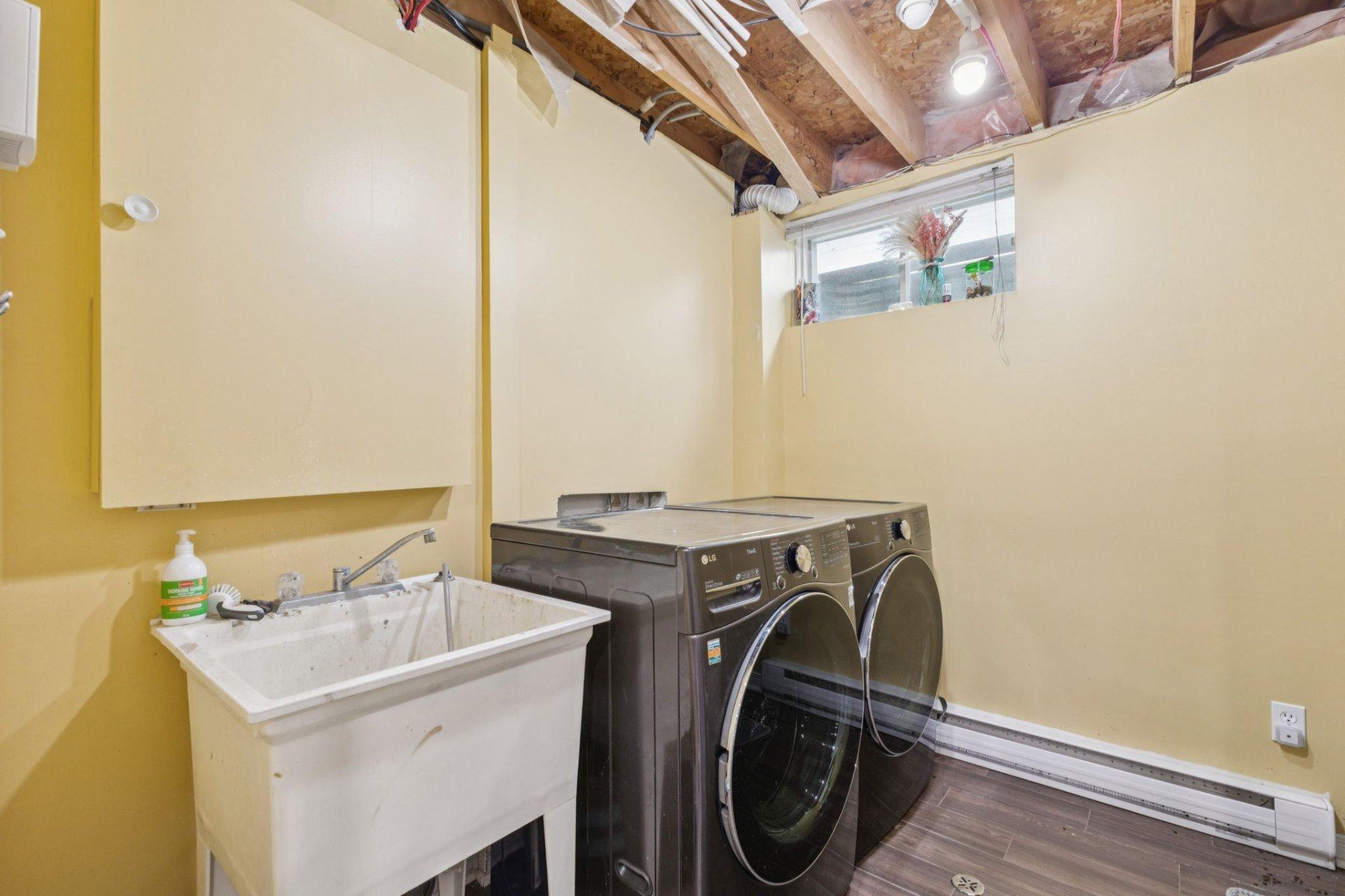 









31


Rue de la Mine

,
Gatineau (Gatineau),




QC
J8P7W1


