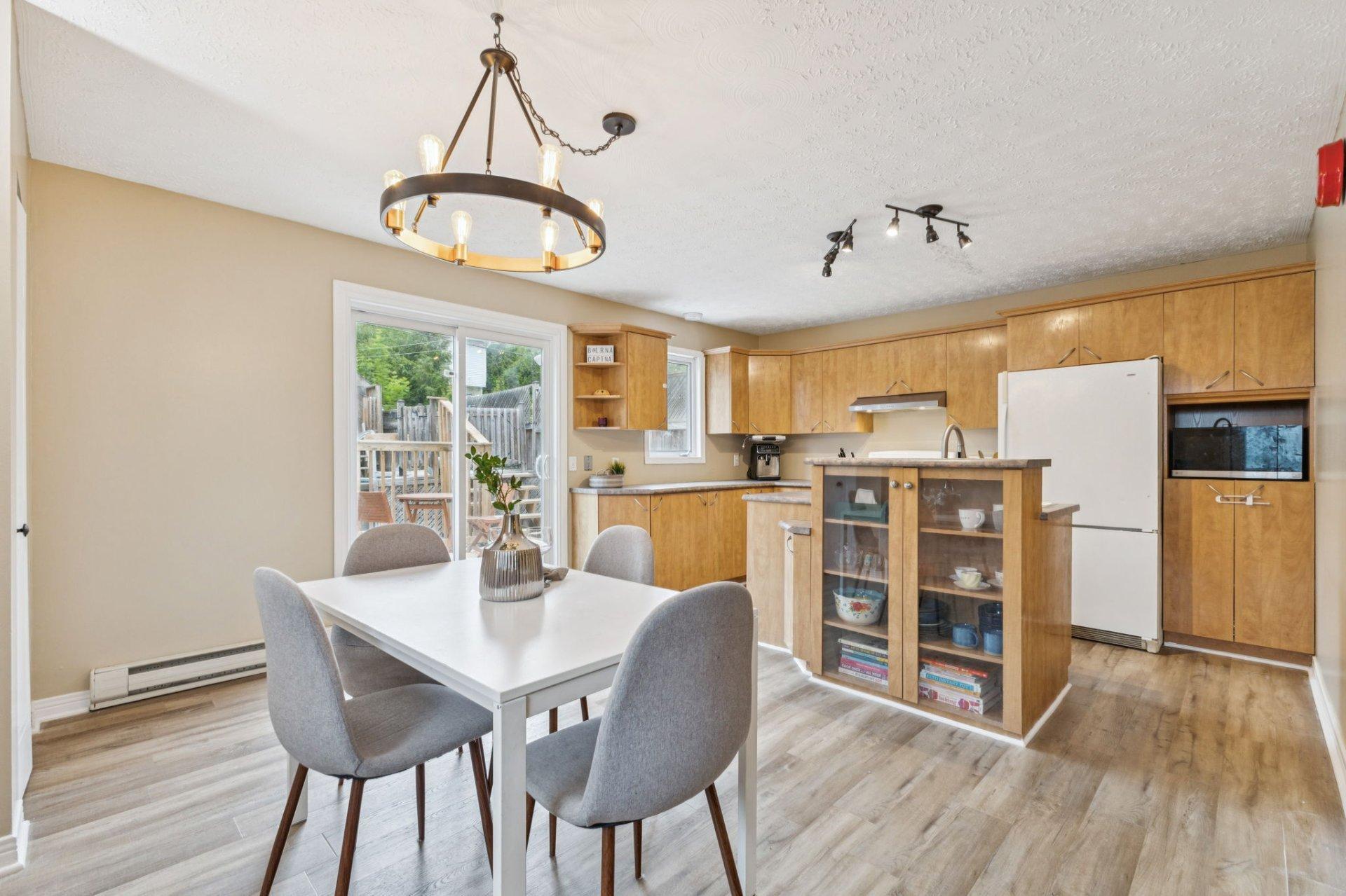 









31


Rue de la Mine

,
Gatineau (Gatineau),




QC
J8P7W1

