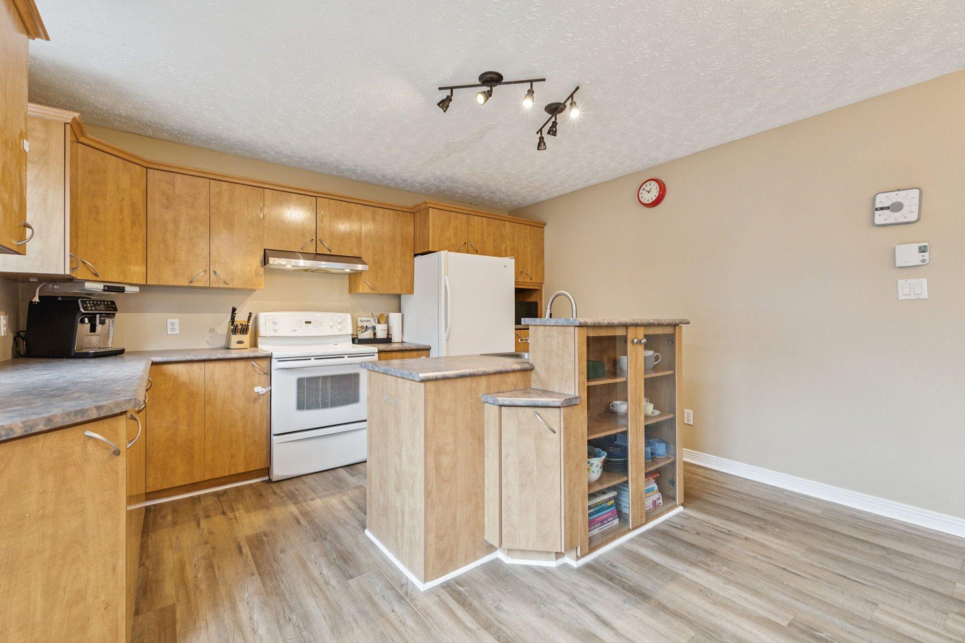 









31


Rue de la Mine

,
Gatineau (Gatineau),




QC
J8P7W1


