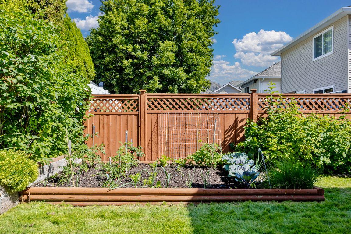 









2220


Shannon Ridge

Drive, 105,
West Kelowna,




BC
V4T 2T6

