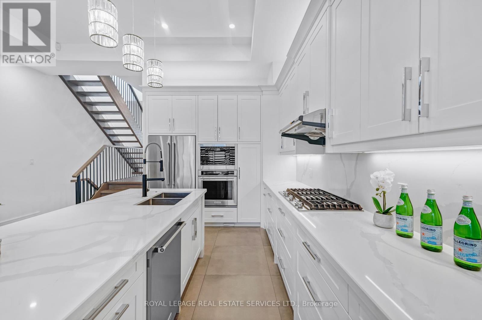 












8 BRANCH AVENUE

,
Toronto,




Ontario
M8W1M7


