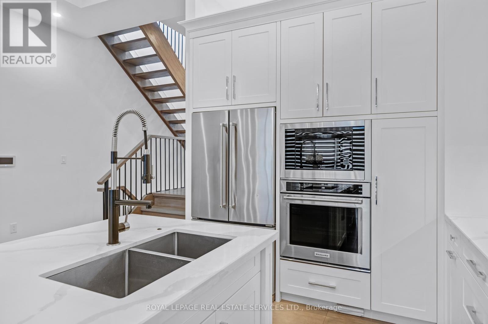 












8 BRANCH AVENUE

,
Toronto,




Ontario
M8W1M7

