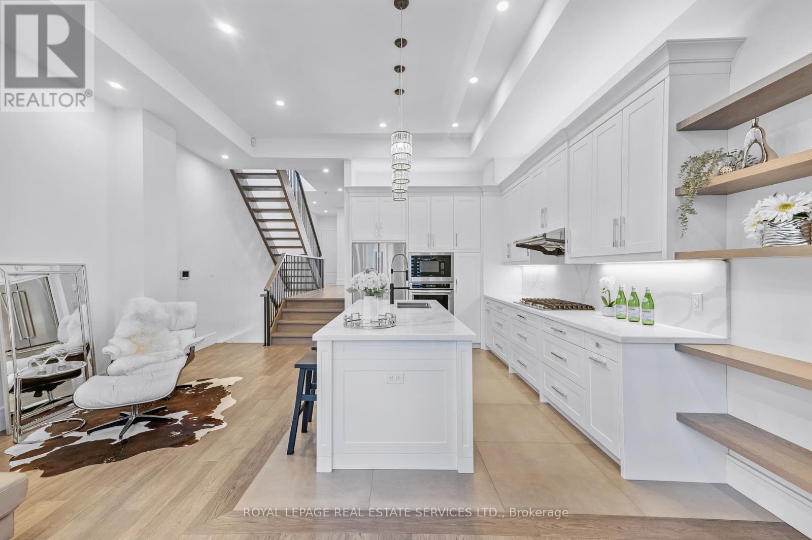 












8 BRANCH AVENUE

,
Toronto,




Ontario
M8W1M7

