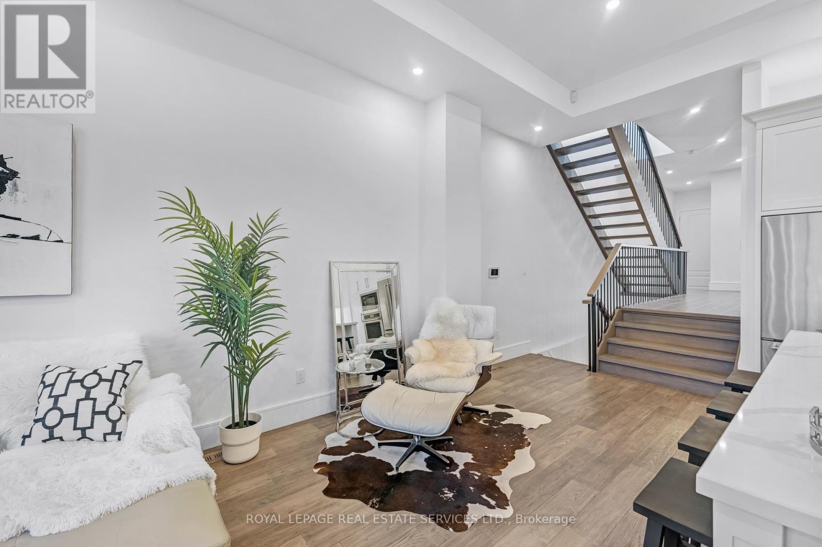 












8 BRANCH AVENUE

,
Toronto,




Ontario
M8W1M7

