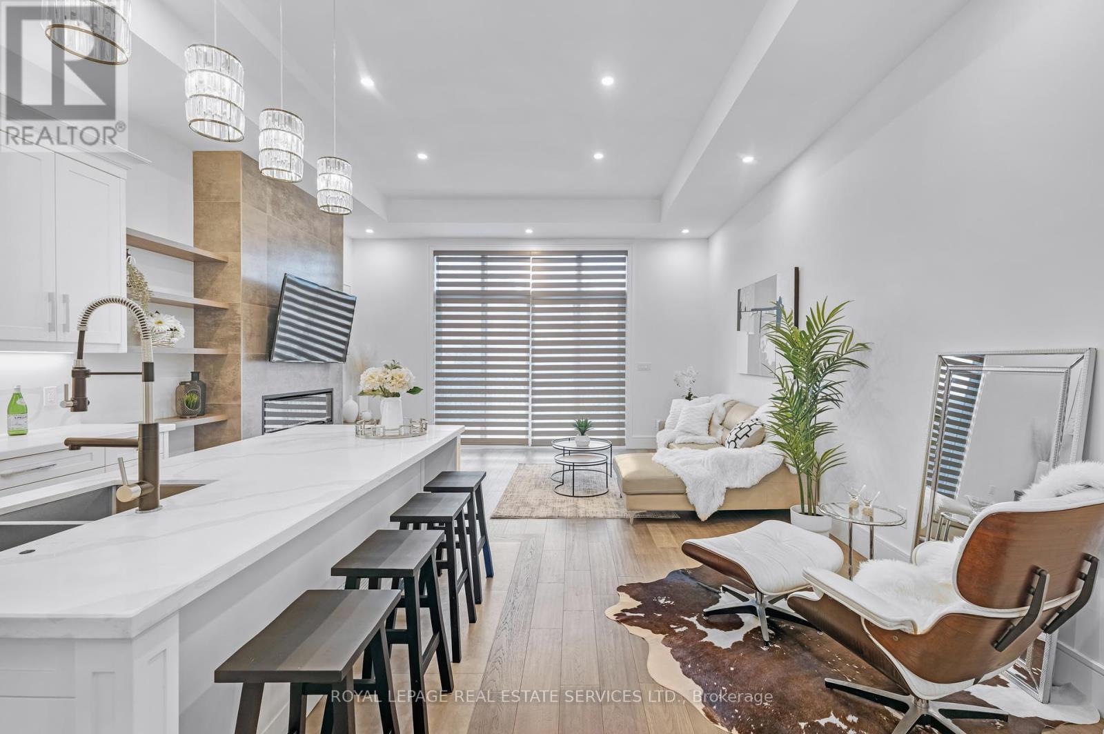 












8 BRANCH AVENUE

,
Toronto,




Ontario
M8W1M7

