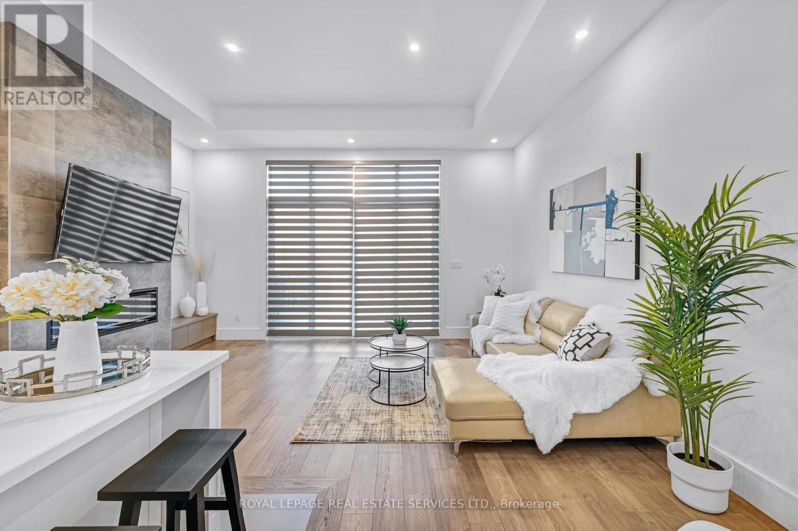 












8 BRANCH AVENUE

,
Toronto,




Ontario
M8W1M7

