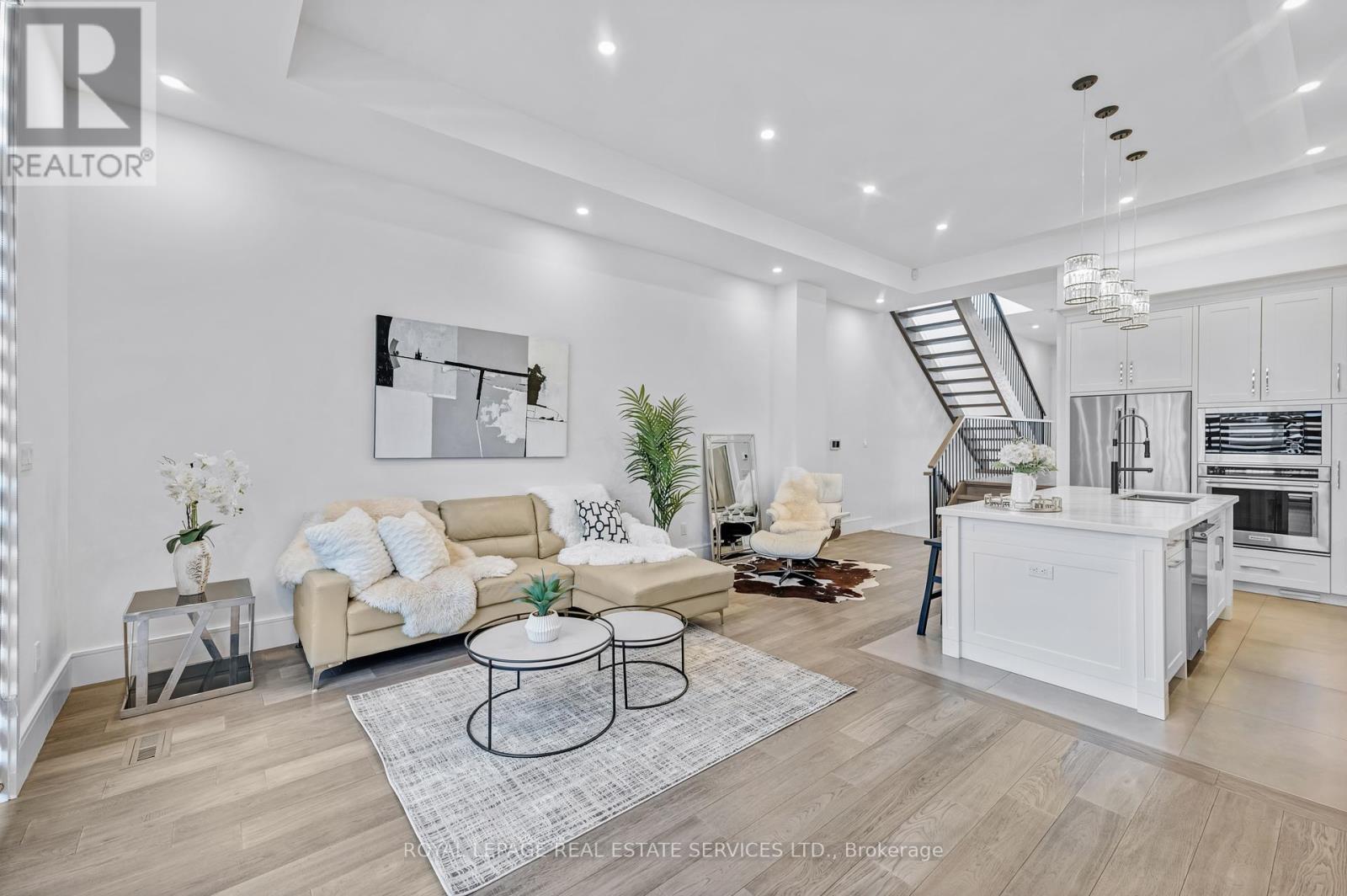 












8 BRANCH AVENUE

,
Toronto,




Ontario
M8W1M7


