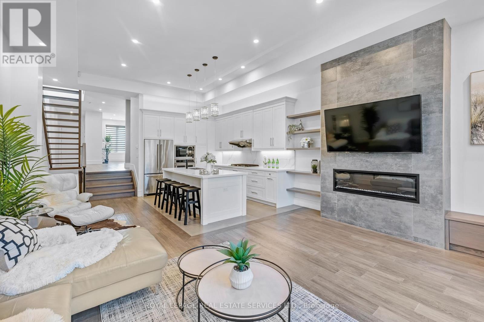 












8 BRANCH AVENUE

,
Toronto,




Ontario
M8W1M7

