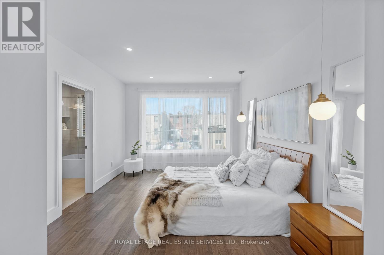 












8 BRANCH AVENUE

,
Toronto,




Ontario
M8W1M7

