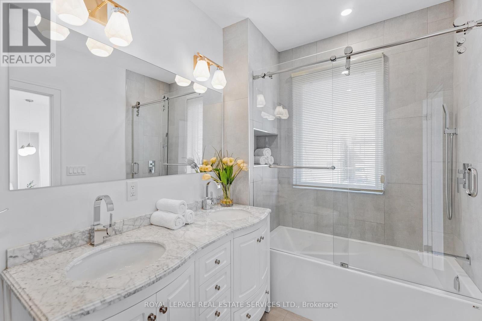 












8 BRANCH AVENUE

,
Toronto,




Ontario
M8W1M7


