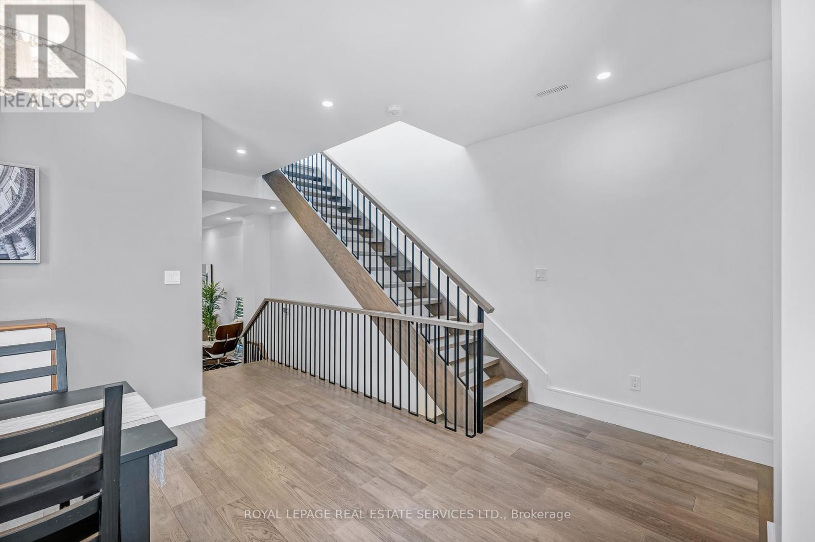 












8 BRANCH AVENUE

,
Toronto,




Ontario
M8W1M7

