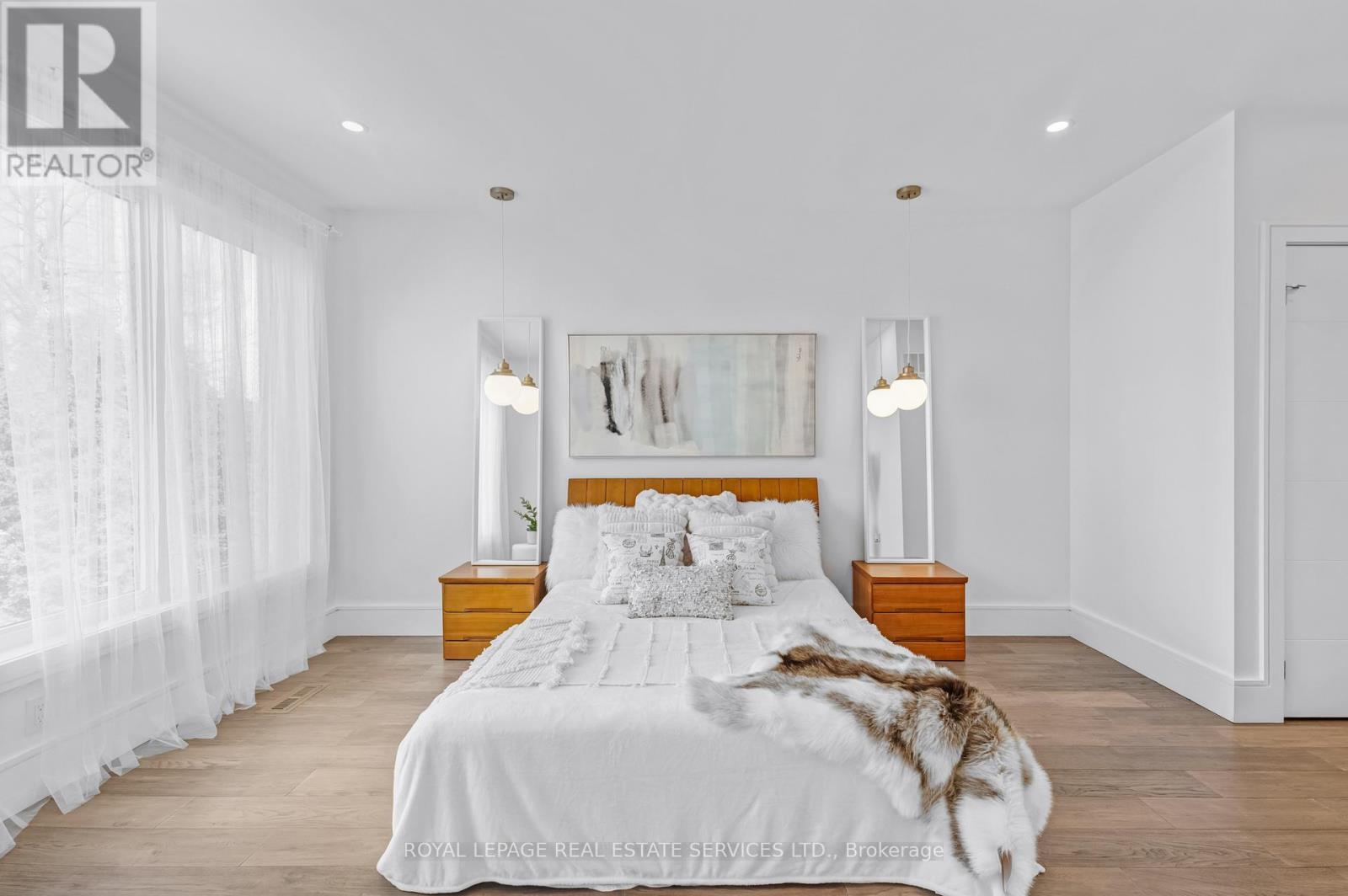 












8 BRANCH AVENUE

,
Toronto,




Ontario
M8W1M7

