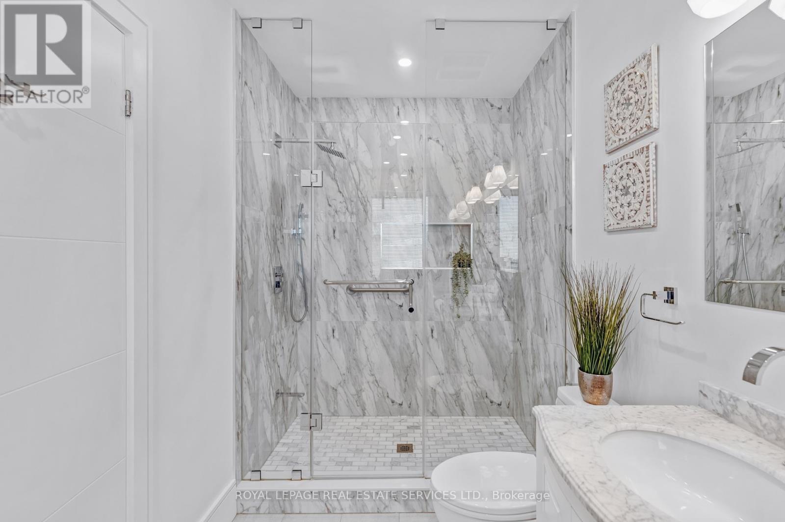 












8 BRANCH AVENUE

,
Toronto,




Ontario
M8W1M7

