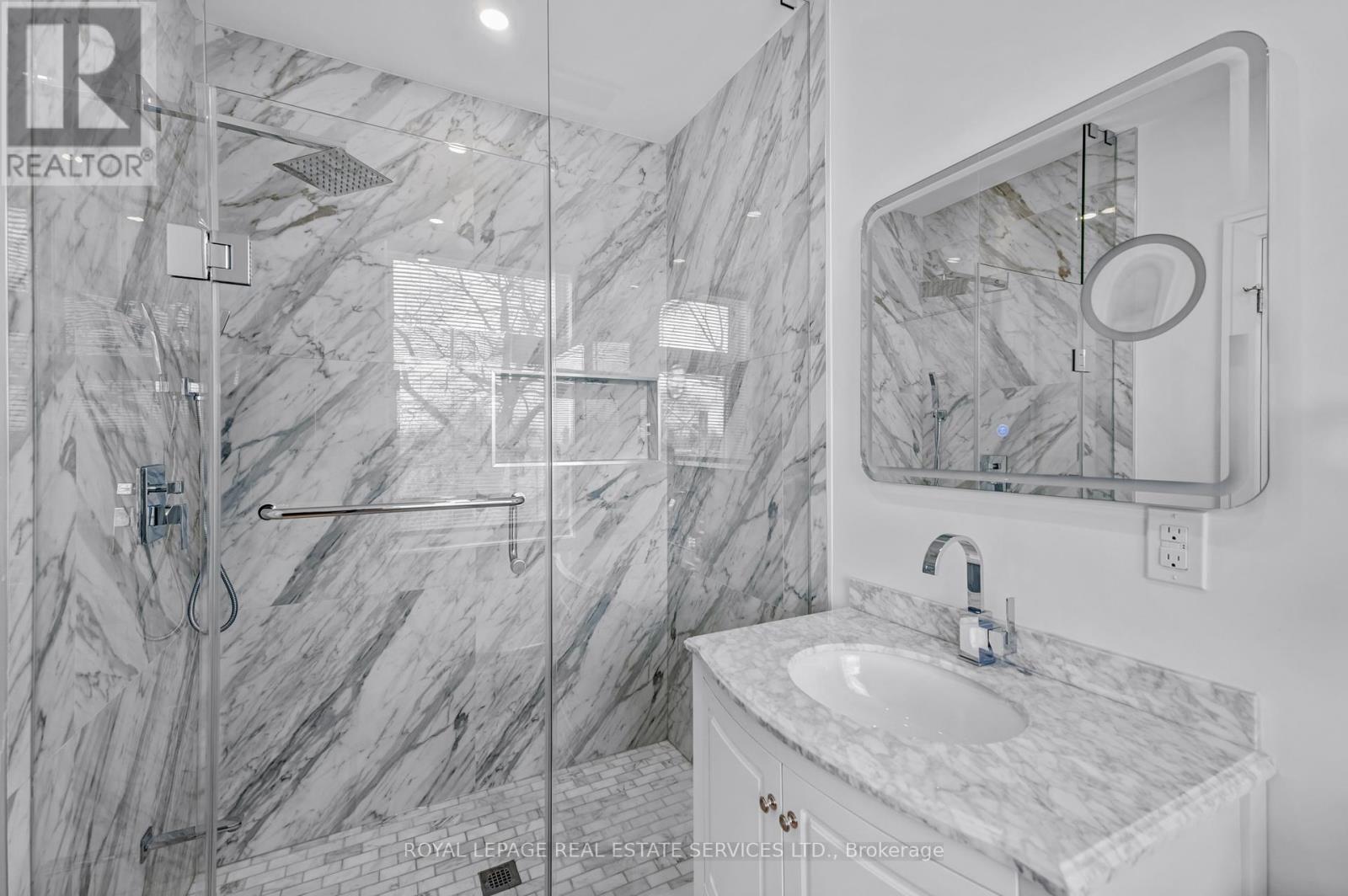 












8 BRANCH AVENUE

,
Toronto,




Ontario
M8W1M7

