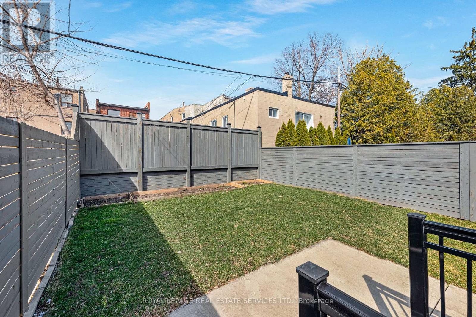 












8 BRANCH AVENUE

,
Toronto,




Ontario
M8W1M7

