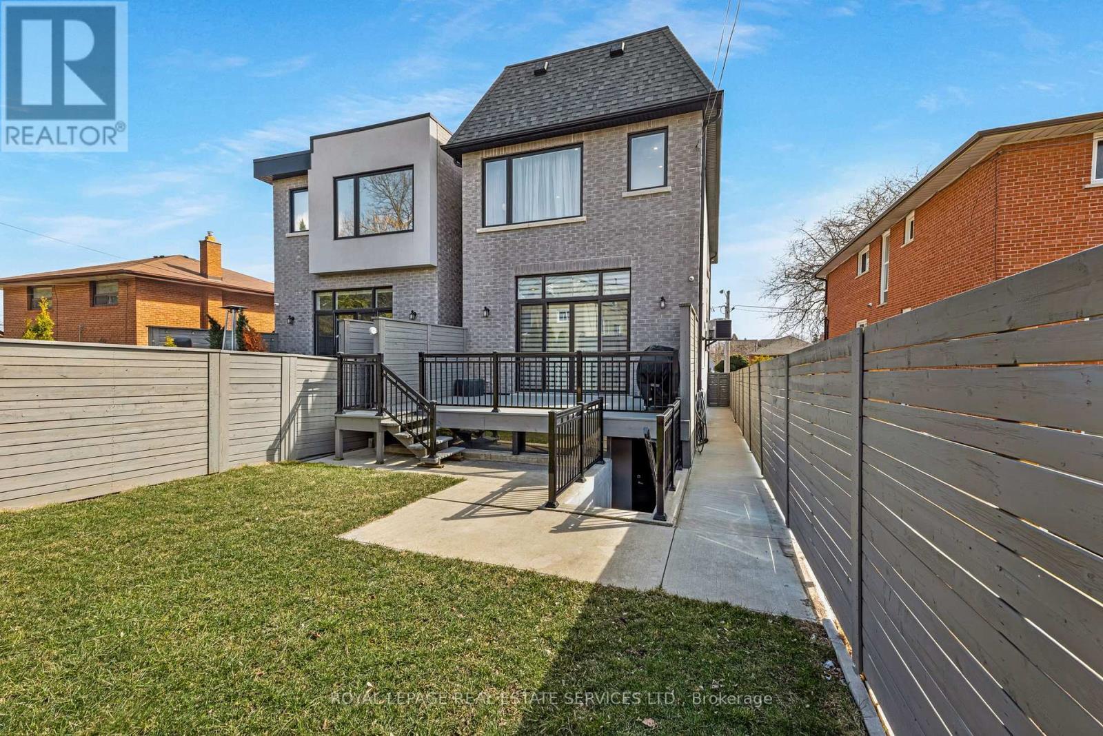 












8 BRANCH AVENUE

,
Toronto,




Ontario
M8W1M7

