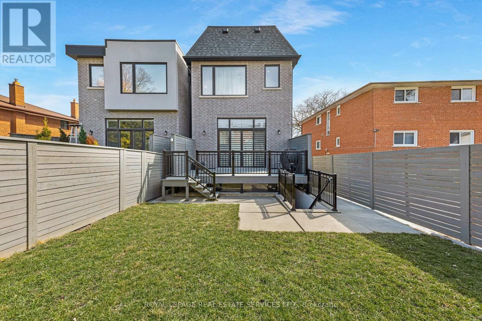 












8 BRANCH AVENUE

,
Toronto,




Ontario
M8W1M7

