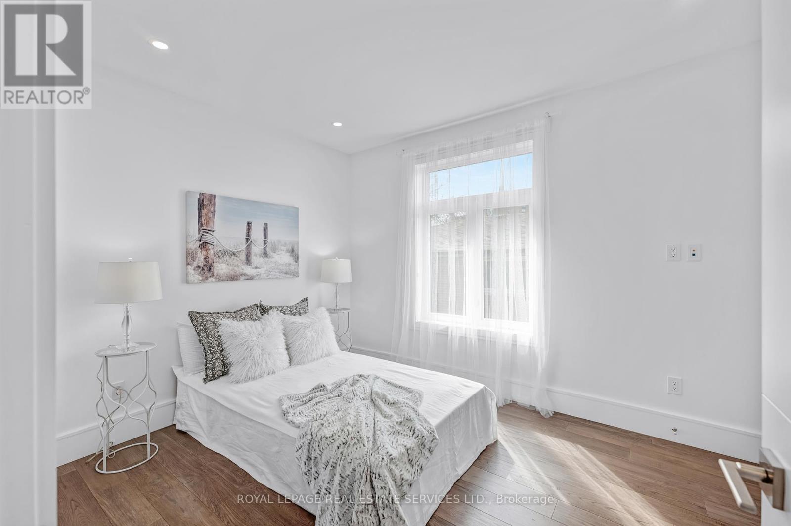 












8 BRANCH AVENUE

,
Toronto,




Ontario
M8W1M7

