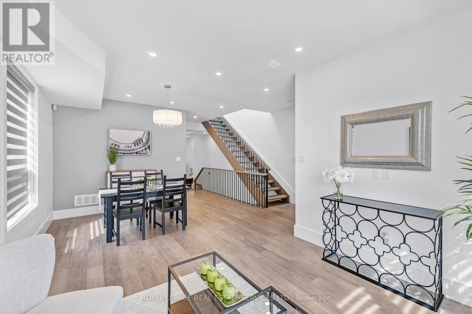 












8 BRANCH AVENUE

,
Toronto,




Ontario
M8W1M7

