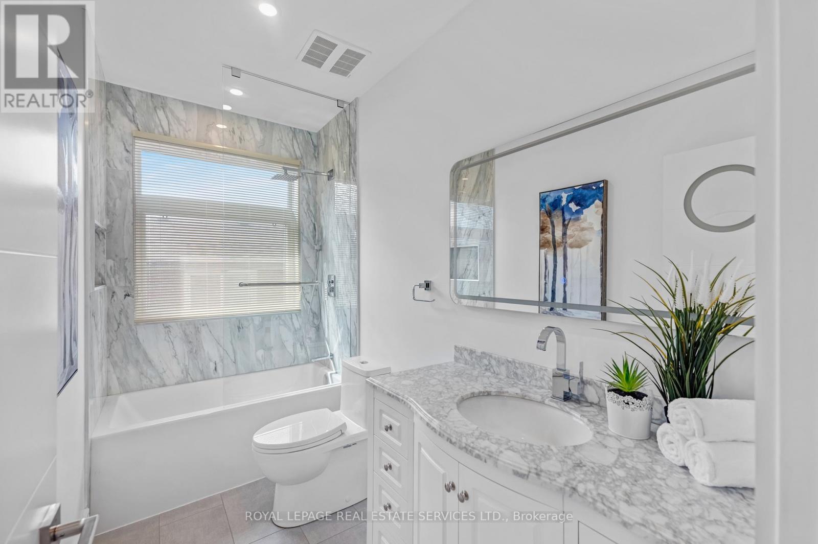 












8 BRANCH AVENUE

,
Toronto,




Ontario
M8W1M7

