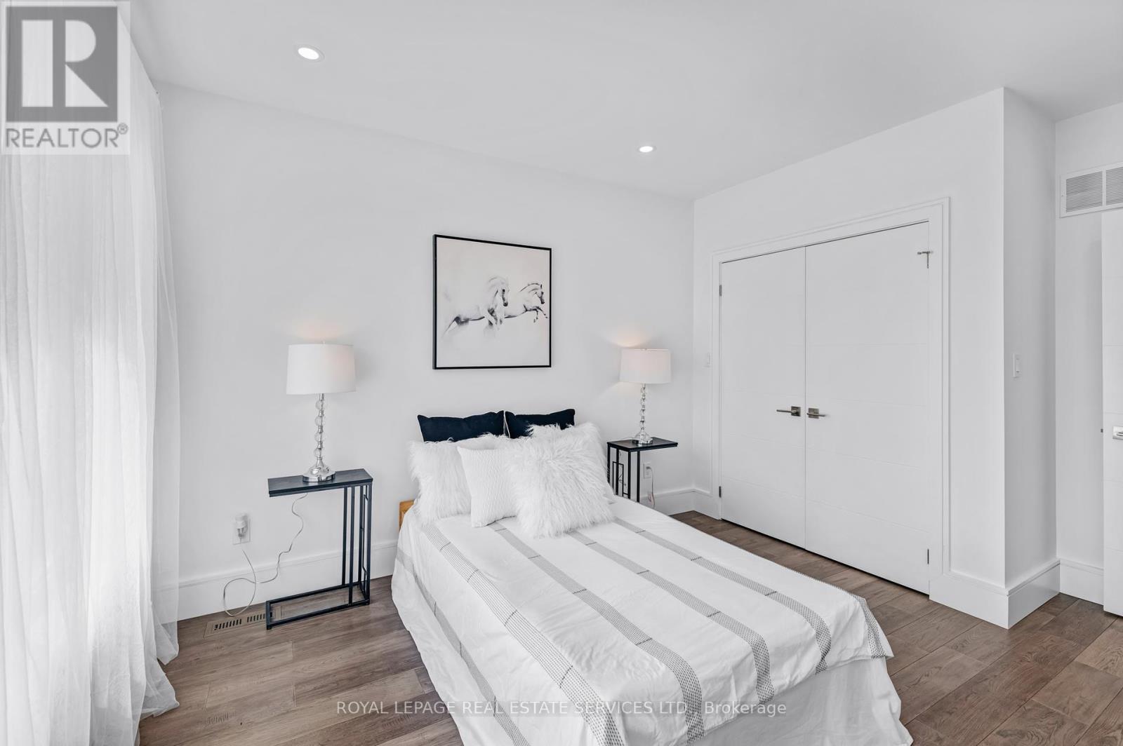 












8 BRANCH AVENUE

,
Toronto,




Ontario
M8W1M7

