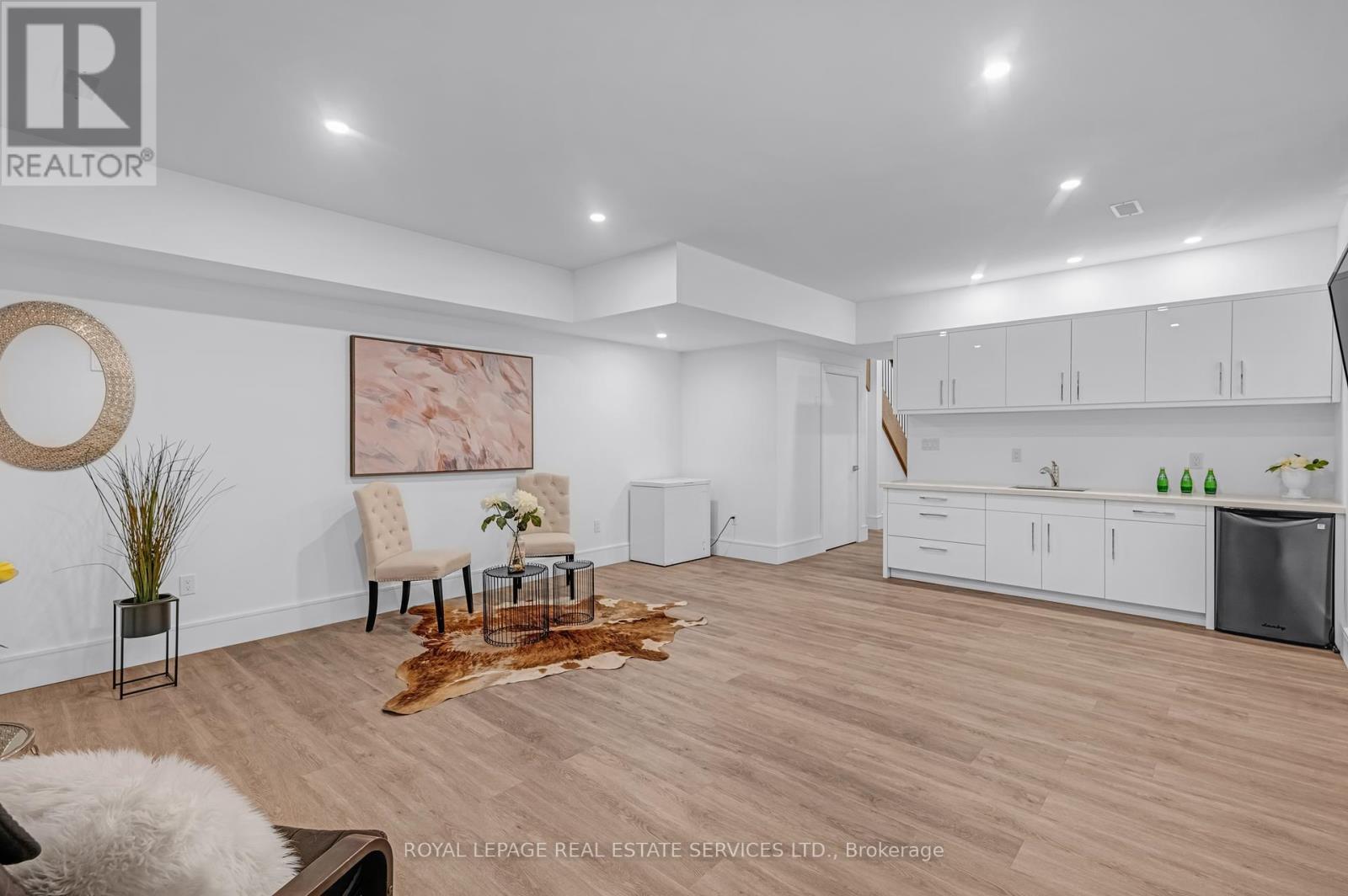 












8 BRANCH AVENUE

,
Toronto,




Ontario
M8W1M7

