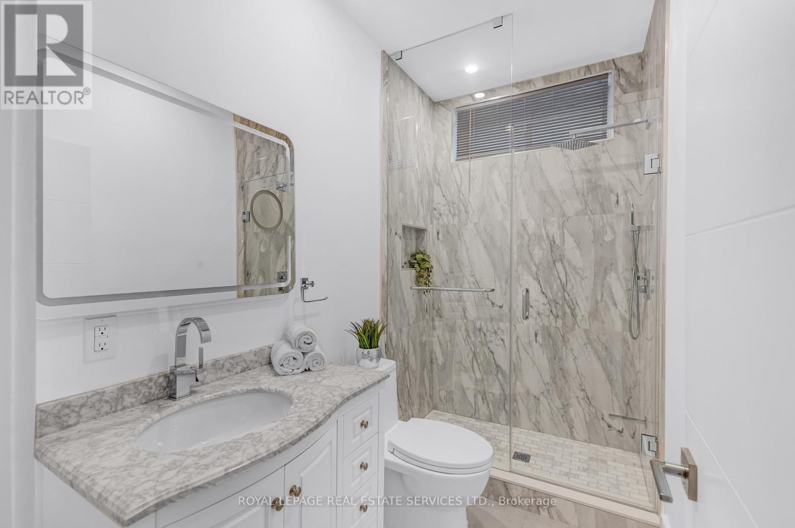 












8 BRANCH AVENUE

,
Toronto,




Ontario
M8W1M7

