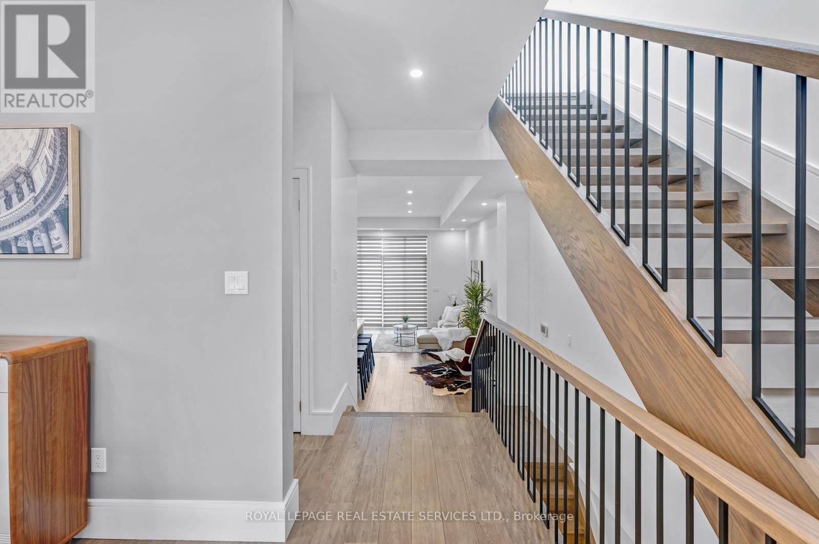 












8 BRANCH AVENUE

,
Toronto,




Ontario
M8W1M7

