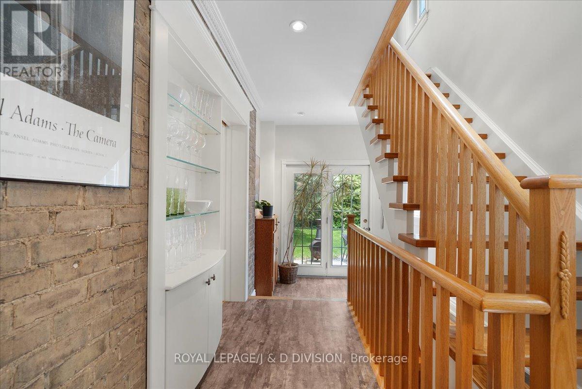 












43 ALLISTER AVENUE

,
Toronto,




Ontario
M1M3L1

