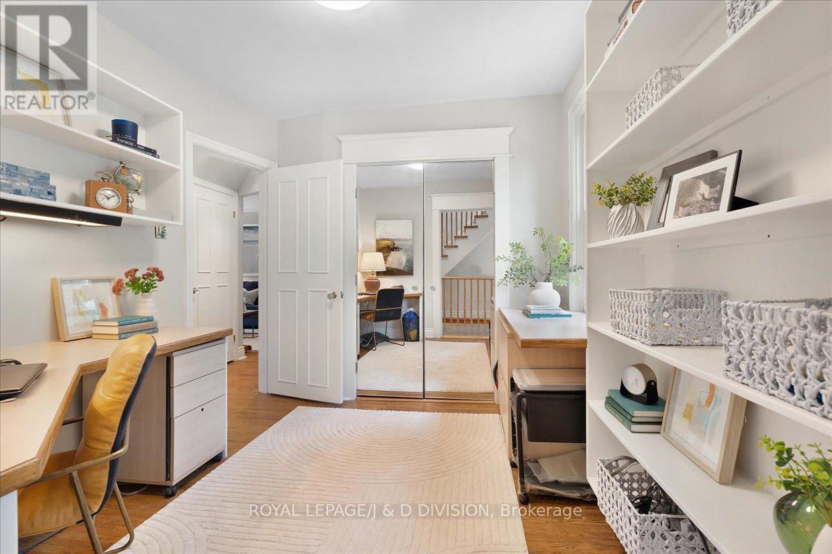 












43 ALLISTER AVENUE

,
Toronto,




Ontario
M1M3L1

