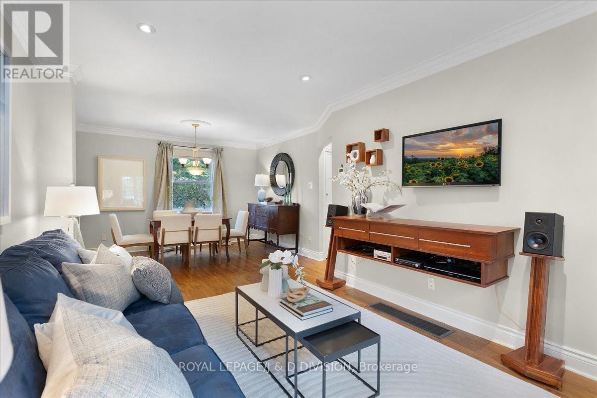 












43 ALLISTER AVENUE

,
Toronto,




Ontario
M1M3L1

