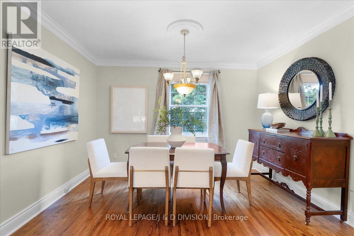 












43 ALLISTER AVENUE

,
Toronto,




Ontario
M1M3L1

