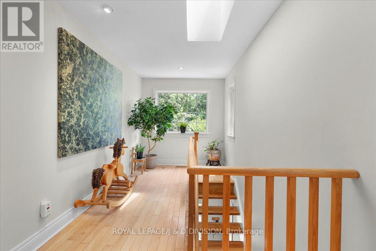












43 ALLISTER AVENUE

,
Toronto,




Ontario
M1M3L1

