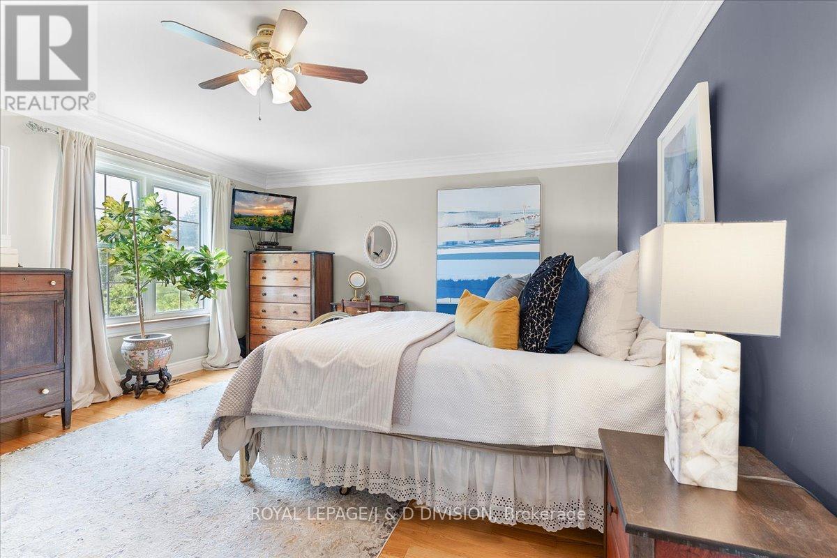 












43 ALLISTER AVENUE

,
Toronto,




Ontario
M1M3L1

