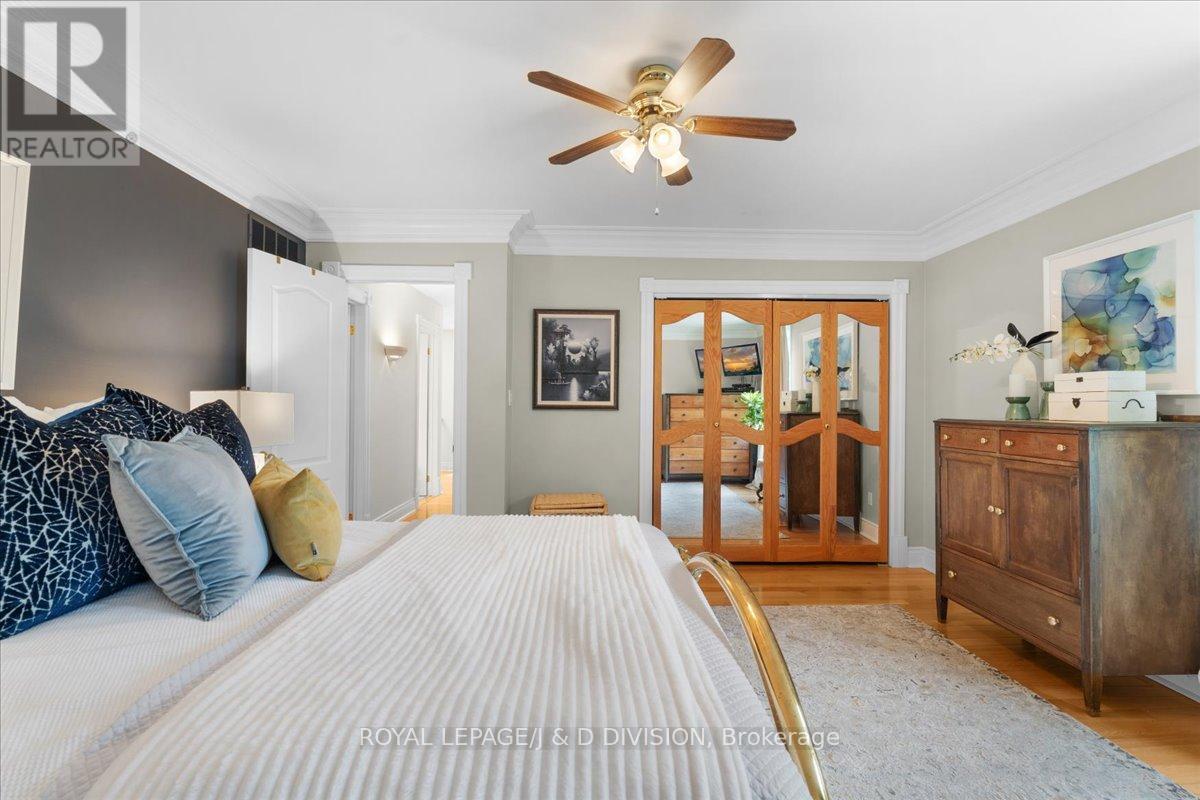












43 ALLISTER AVENUE

,
Toronto,




Ontario
M1M3L1

